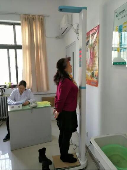 医院测量身高体重的仪器今日看点医院测量身高为什么不用脱鞋子测量？